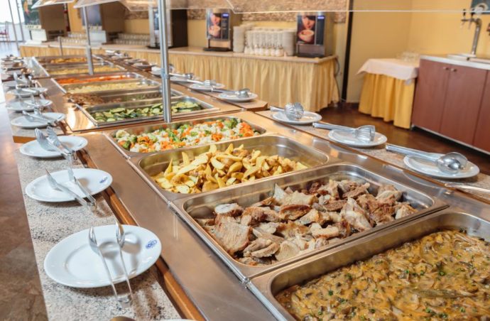 Відпочинок на Хорватському узбережжі Адріатики.