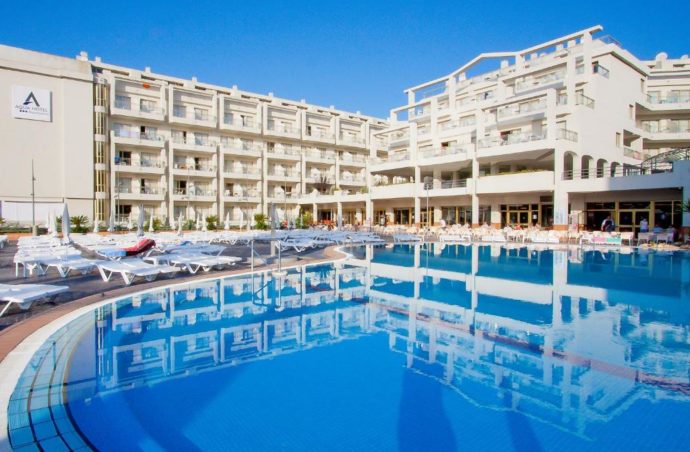 Іспанська сієста в Aqua Hotel Aquamarina 4* Іспанська сієста в Aqua Hotel Aquamarina 4*