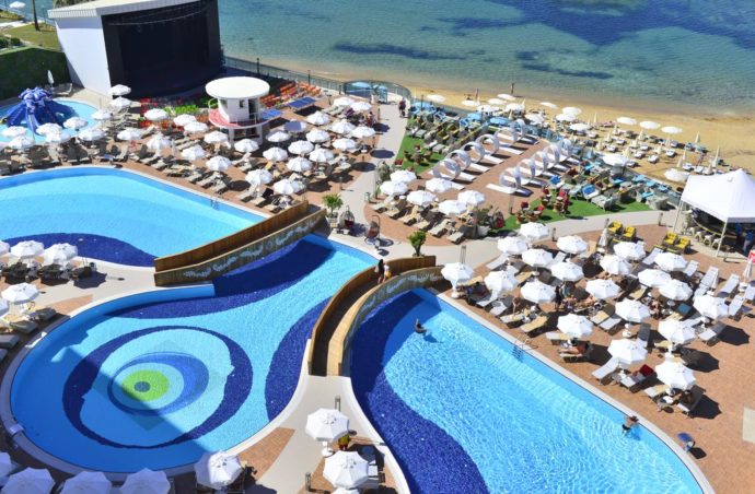 Відпочинок рівня Deluxe – Azura Resort & Spa 5*