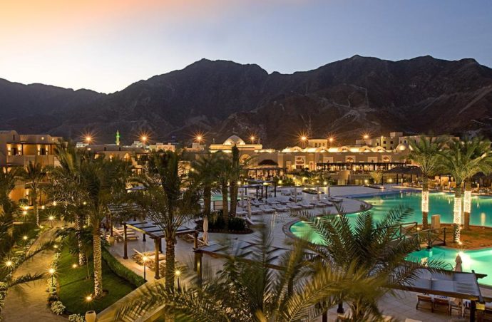 Подаруй собі незабутні враження у  Miramar Al Aqah Beach Resort 5*