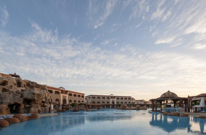 🔹 Sentido Mamlouk Palace 5* (Хургада)
