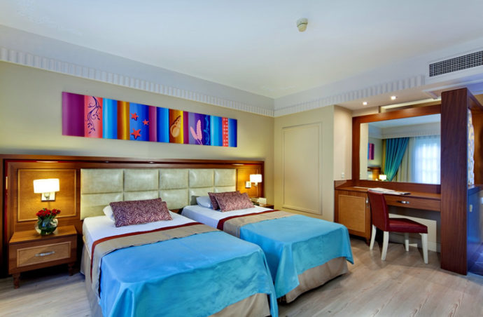 Сімейний відпочинок в Euphoria Tekirova 5*